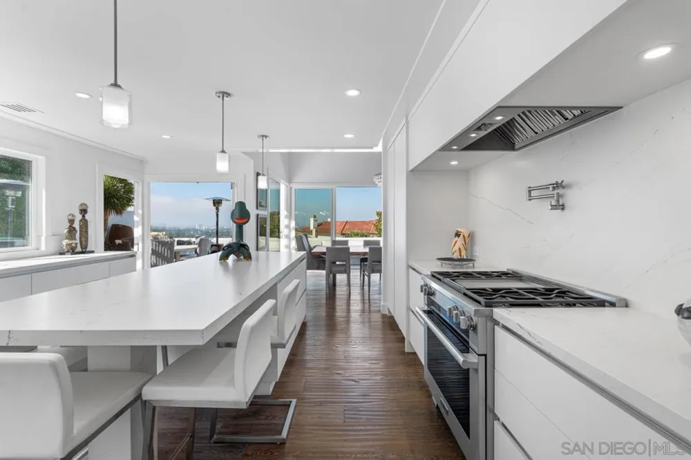 2879 Caminito Merion La Jolla, CA 92037
