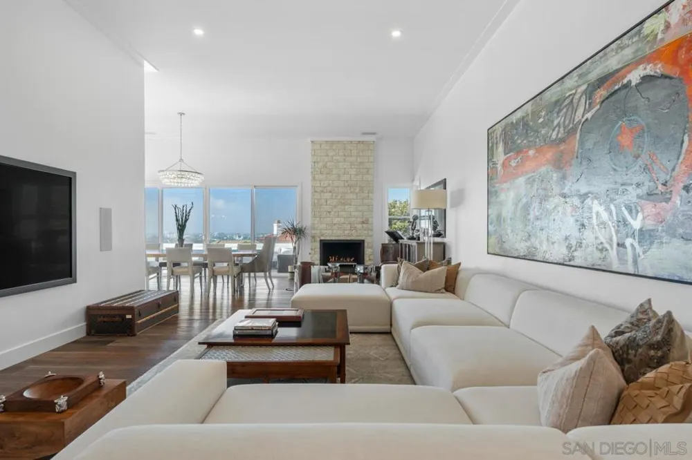 2879 Caminito Merion La Jolla, CA 92037