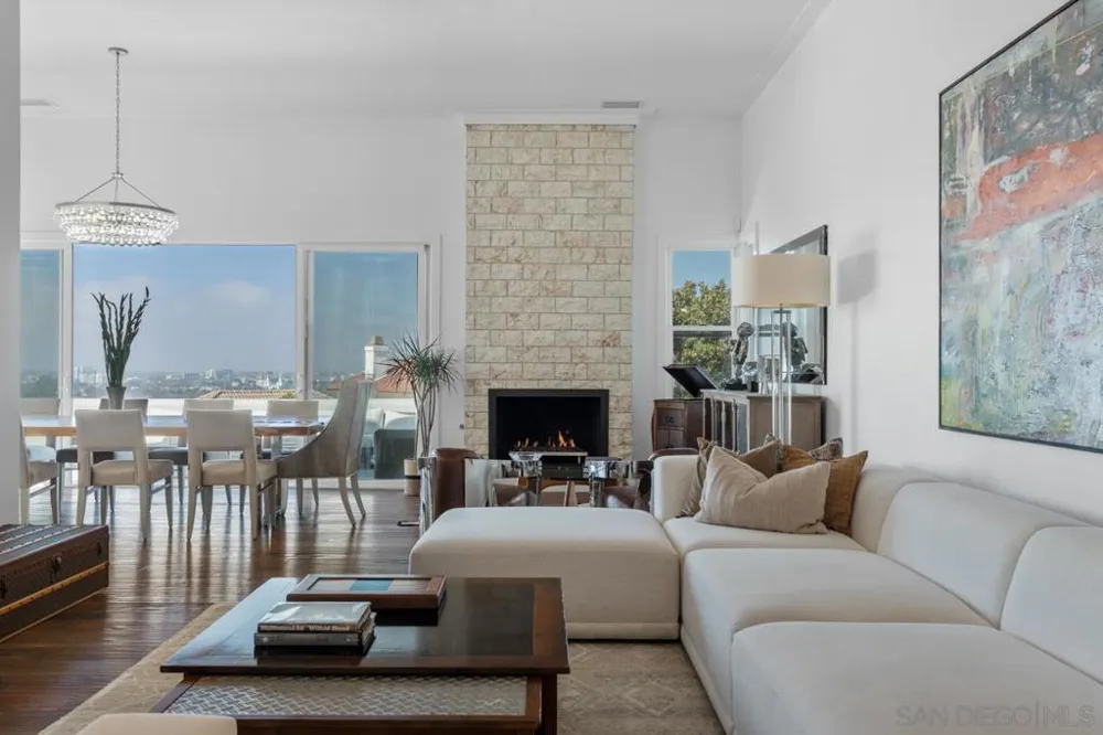 2879 Caminito Merion La Jolla, CA 92037