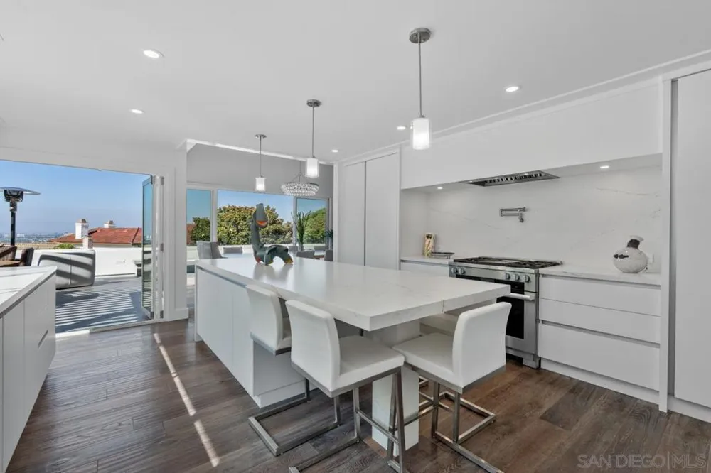 2879 Caminito Merion La Jolla, CA 92037