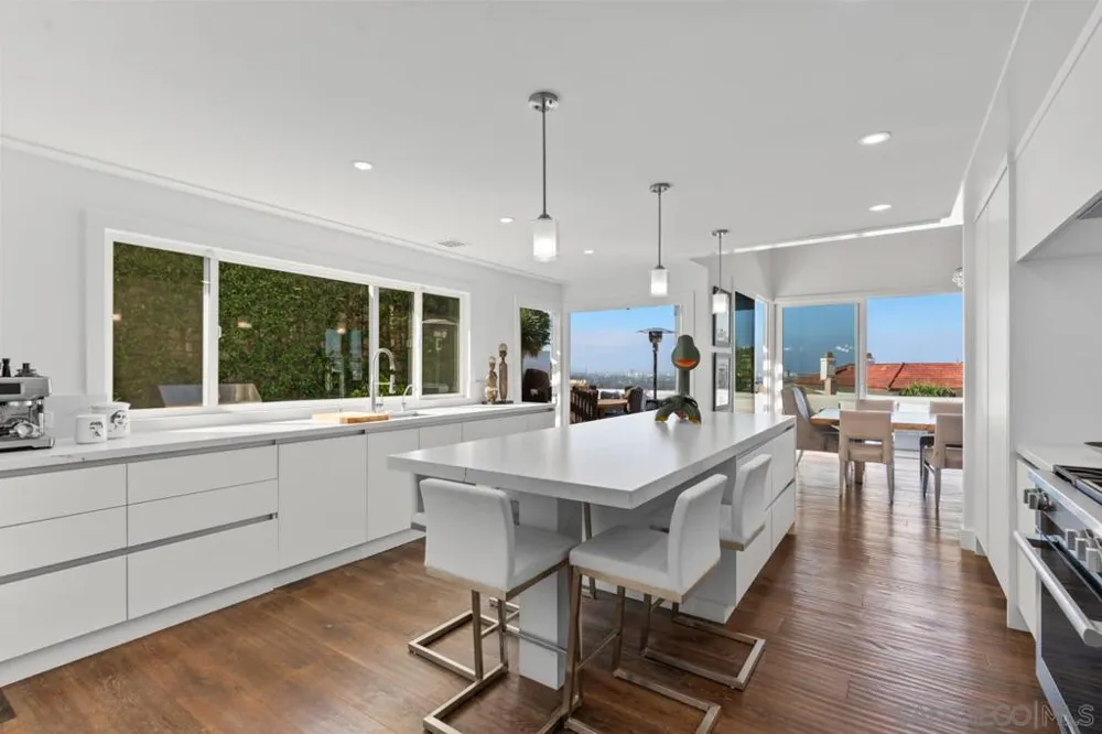 2879 Caminito Merion La Jolla, CA 92037