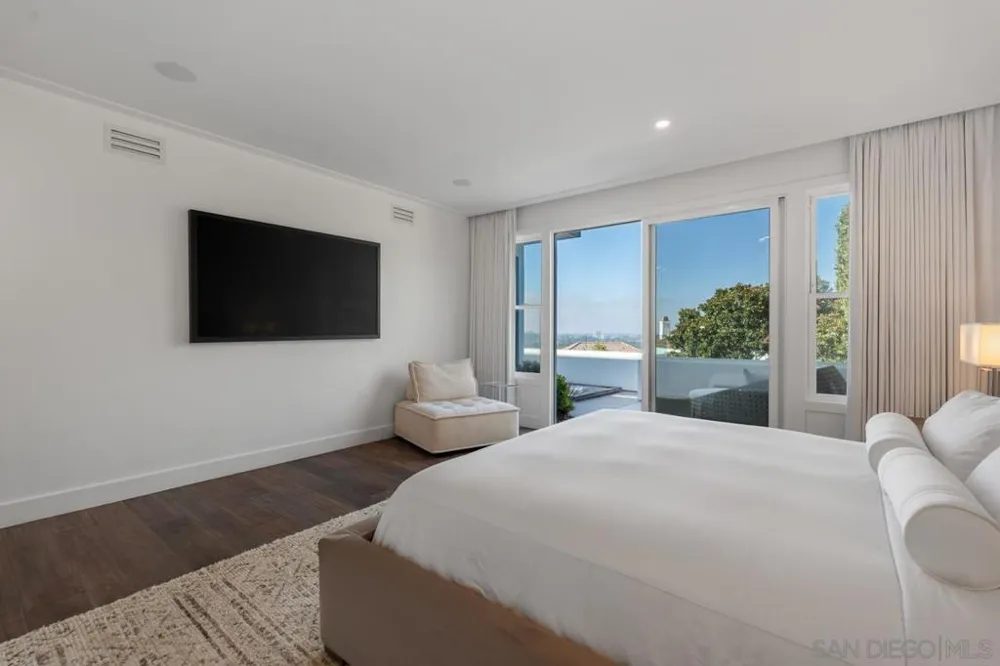 2879 Caminito Merion La Jolla, CA 92037