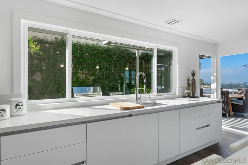 2879 Caminito Merion La Jolla, CA 92037