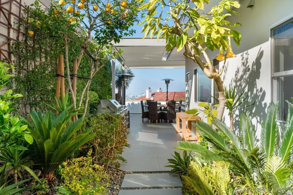 2879 Caminito Merion La Jolla, CA 92037