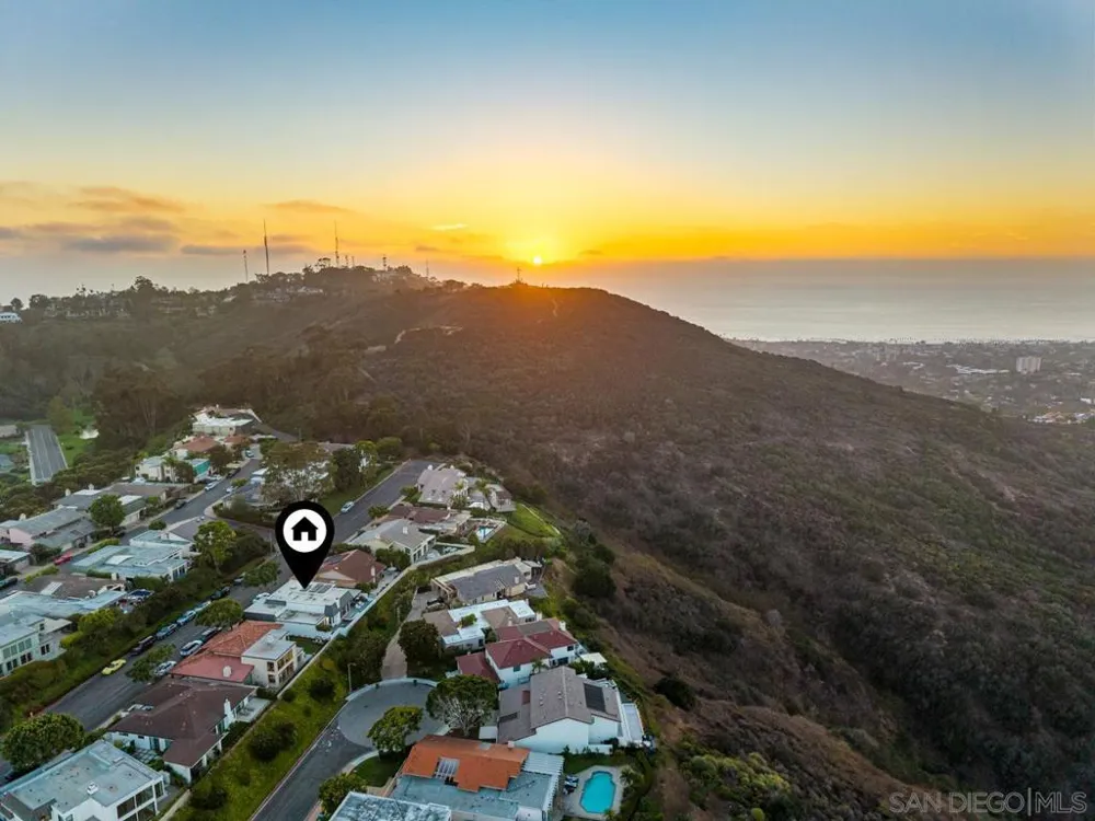 2879 Caminito Merion La Jolla, CA 92037