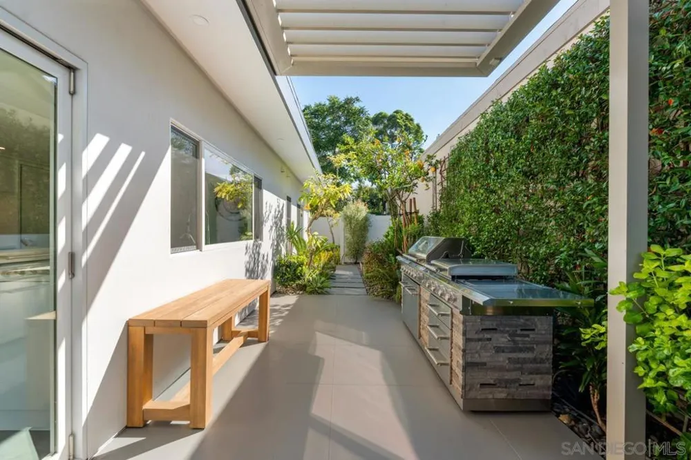2879 Caminito Merion La Jolla, CA 92037