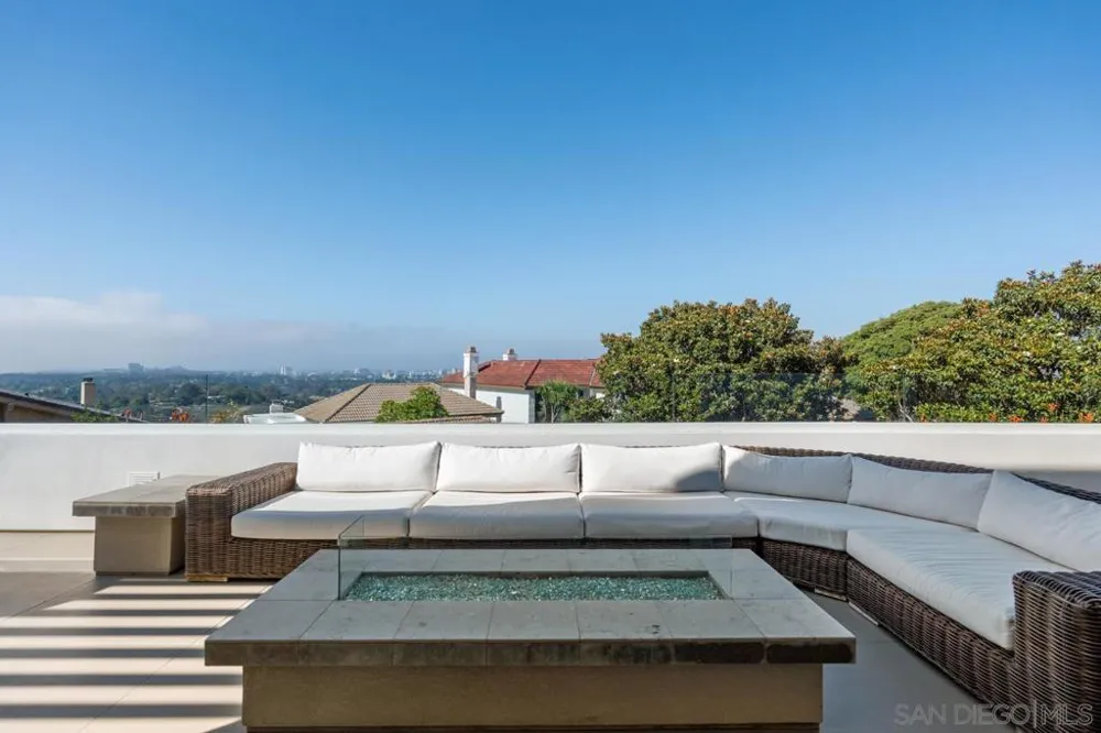 2879 Caminito Merion La Jolla, CA 92037