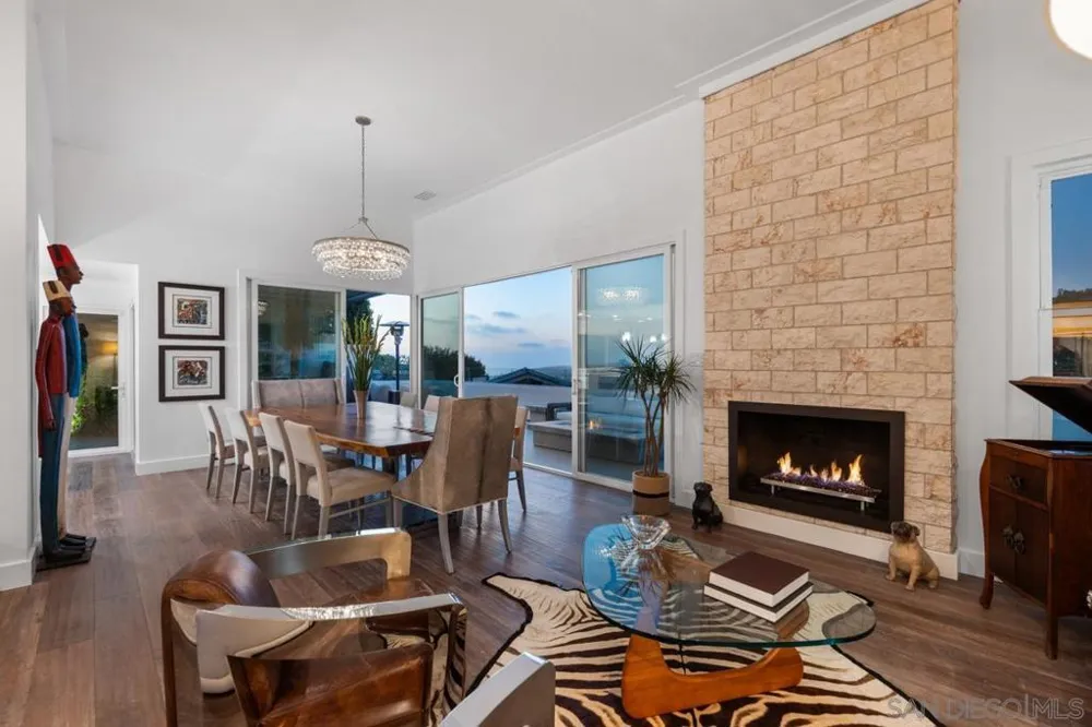 2879 Caminito Merion La Jolla, CA 92037