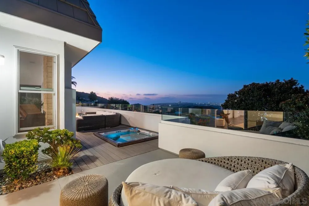 2879 Caminito Merion La Jolla, CA 92037