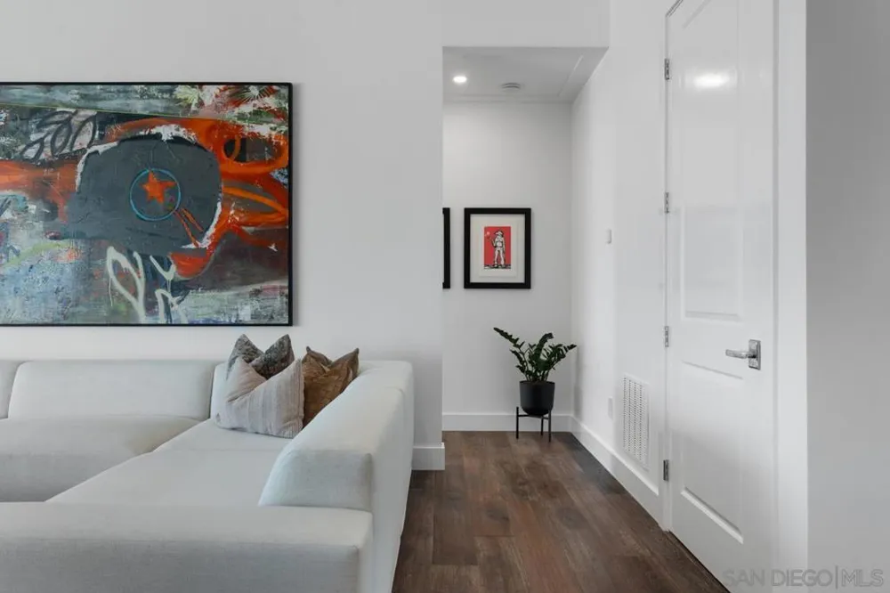 2879 Caminito Merion La Jolla, CA 92037