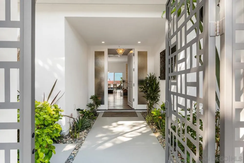2879 Caminito Merion La Jolla, CA 92037