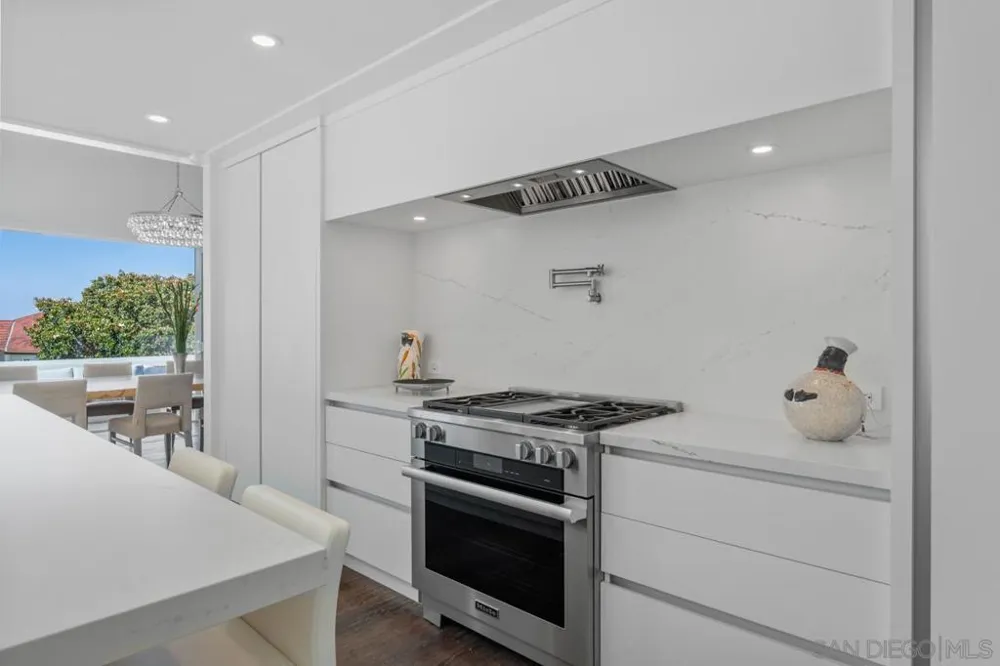 2879 Caminito Merion La Jolla, CA 92037