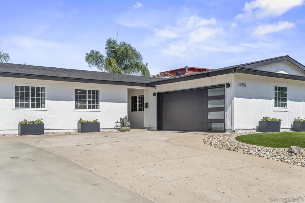 10252 Santana Street Santee, CA 92071