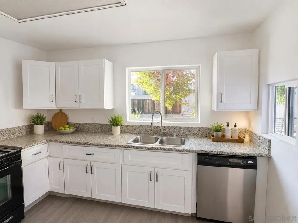 1272 Mollison Ave El Cajon, CA 92021