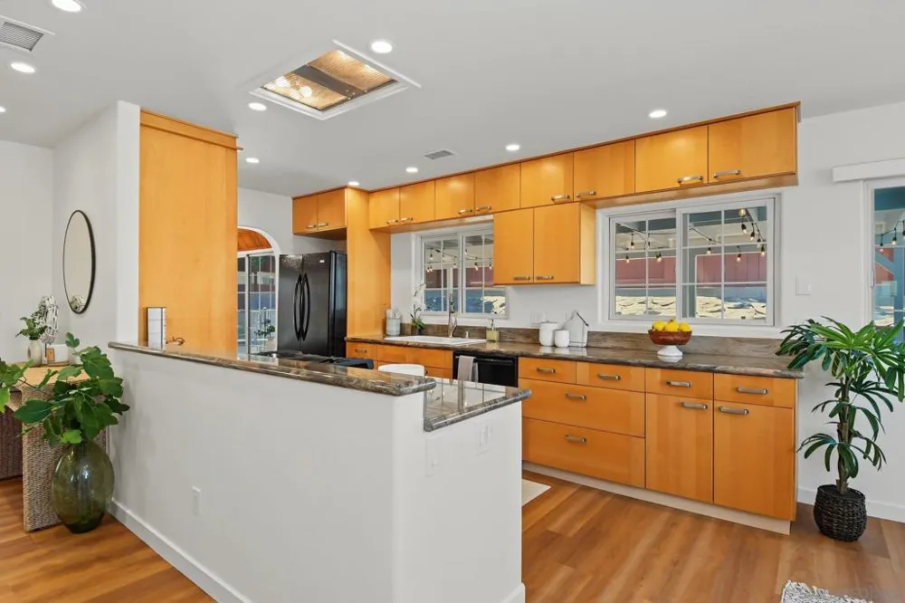 7118 Conestoga San Diego, CA 92120