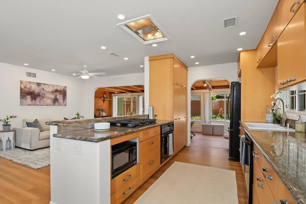7118 Conestoga San Diego, CA 92120