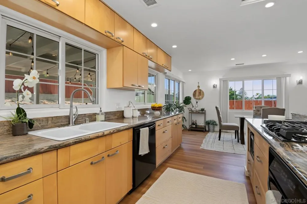 7118 Conestoga San Diego, CA 92120