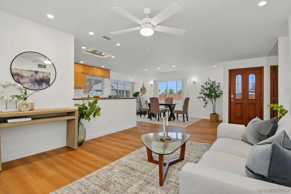 7118 Conestoga San Diego, CA 92120