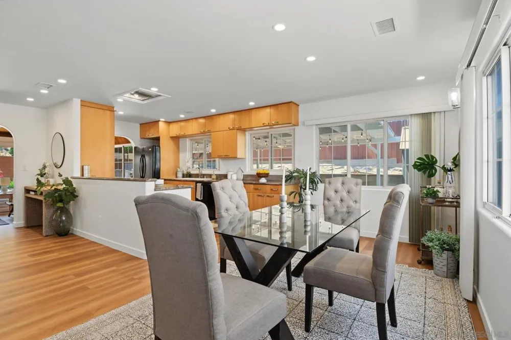 7118 Conestoga San Diego, CA 92120