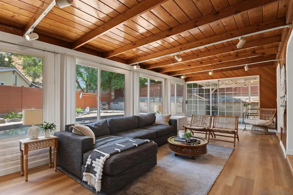 7118 Conestoga San Diego, CA 92120