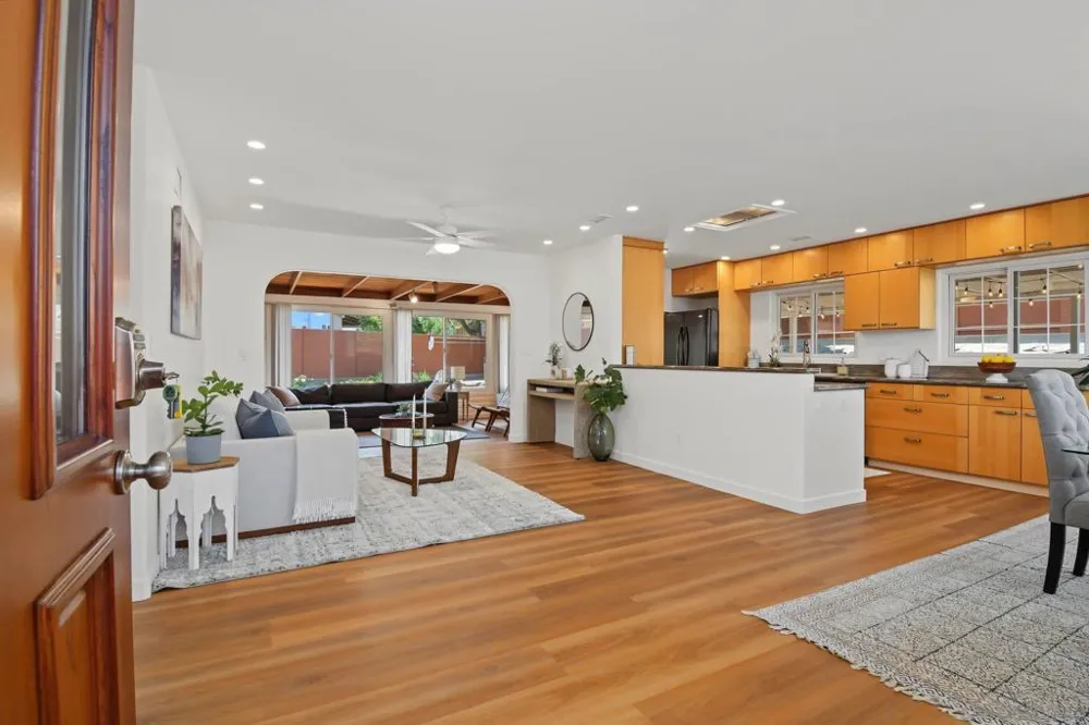 7118 Conestoga San Diego, CA 92120