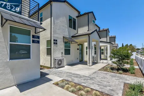 2048 Highland Ave