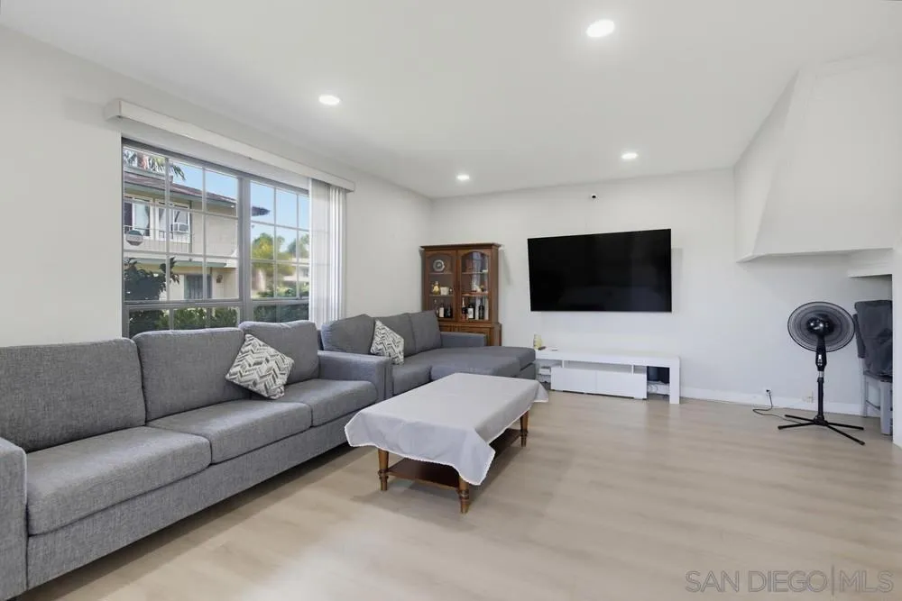 10142 Caminito Zar San Diego, CA 92126