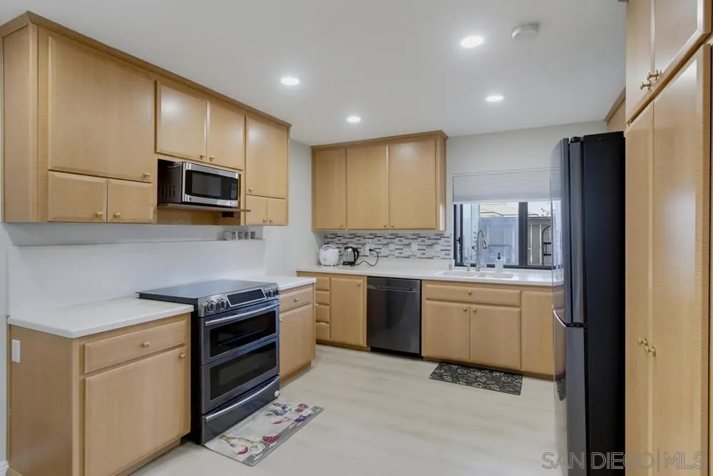 10142 Caminito Zar San Diego, CA 92126