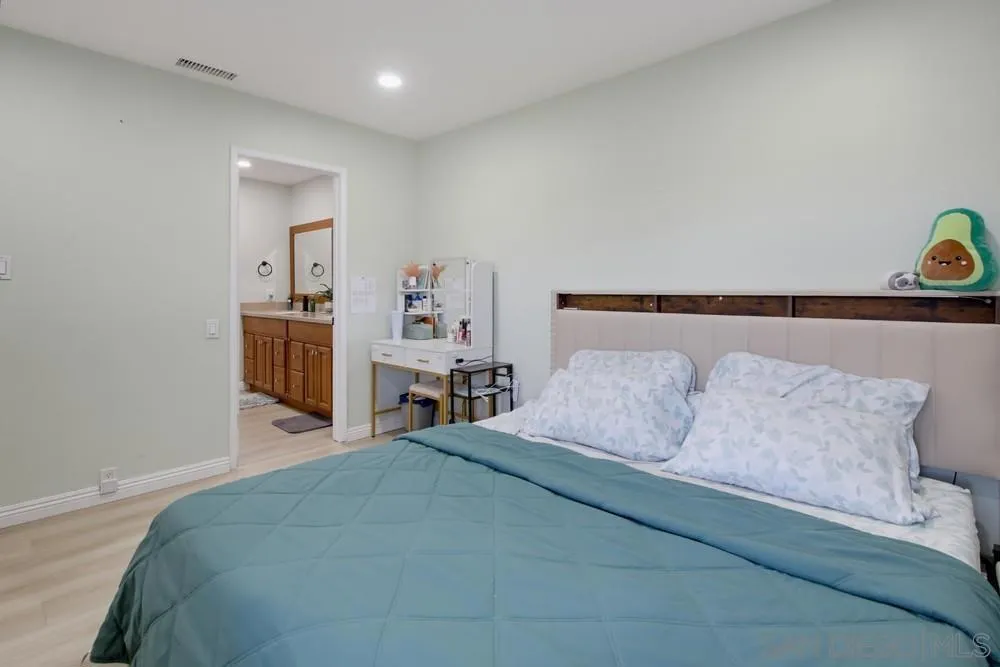 10142 Caminito Zar San Diego, CA 92126