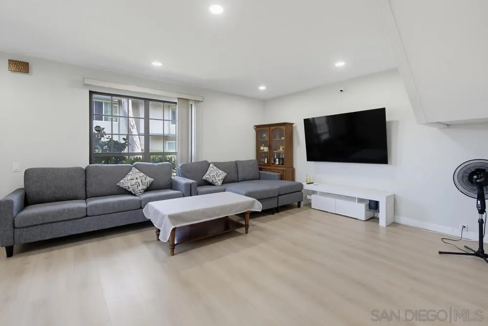 10142 Caminito Zar San Diego, CA 92126