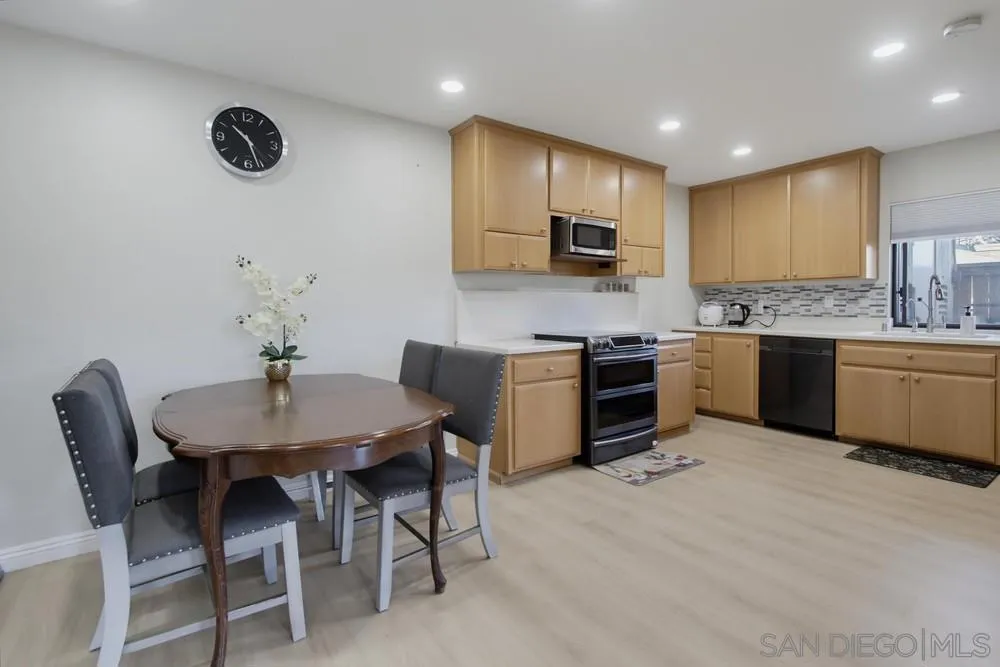 10142 Caminito Zar San Diego, CA 92126