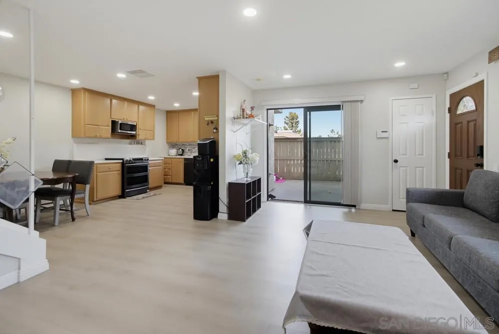 10142 Caminito Zar San Diego, CA 92126