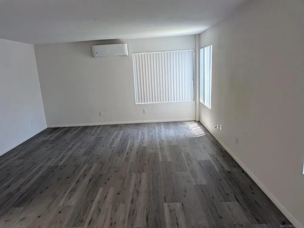 1932 West Dr. #B Vista, CA 92083
