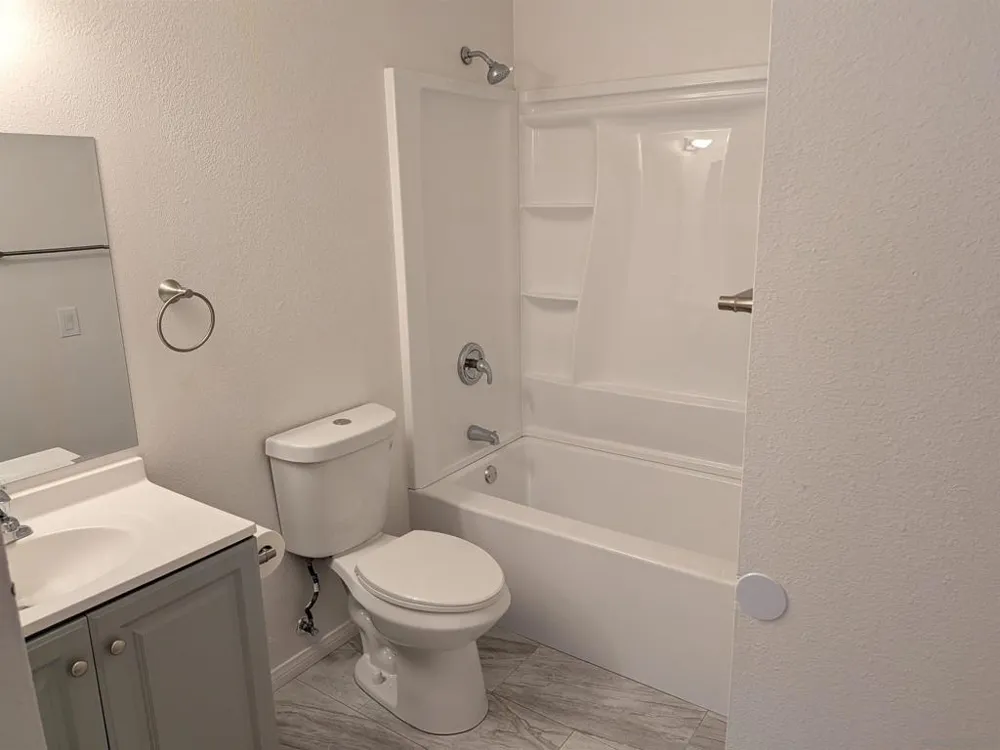 1932 West Dr. #B Vista, CA 92083