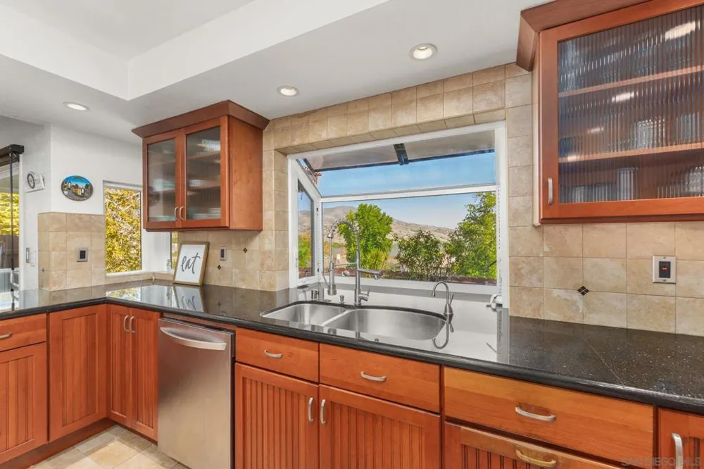 10035 Verbena Ln. Spring Valley, CA 91977