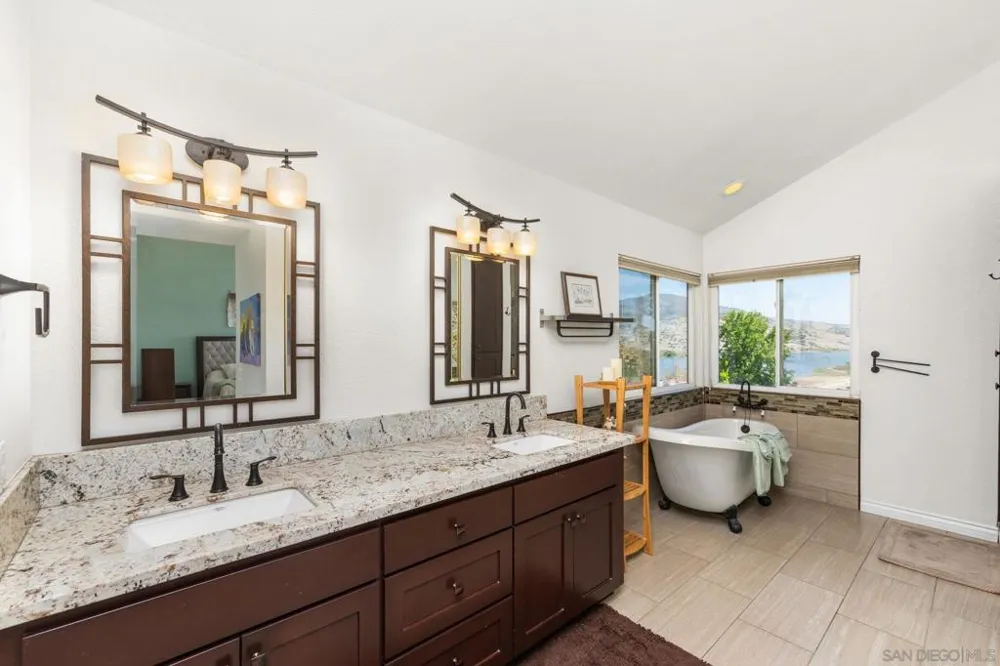 10035 Verbena Ln. Spring Valley, CA 91977