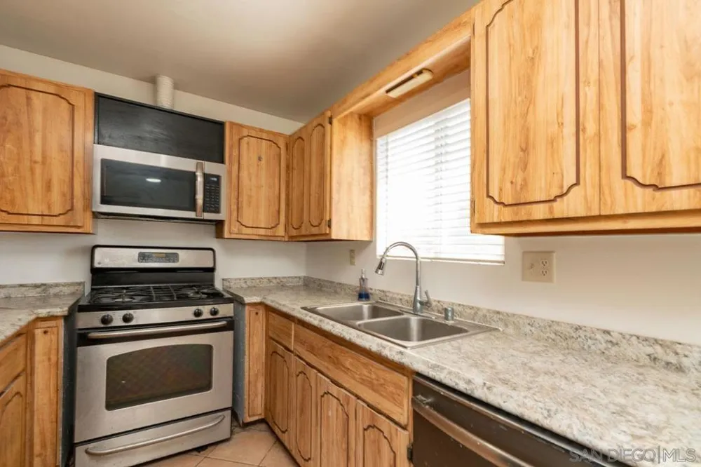 923 La Presa Spring Valley, CA 91977