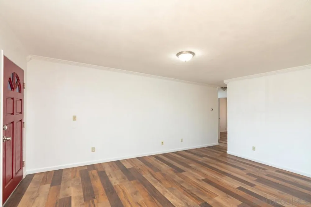 923 La Presa Spring Valley, CA 91977