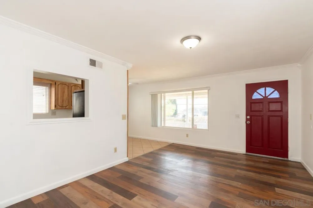 923 La Presa Spring Valley, CA 91977