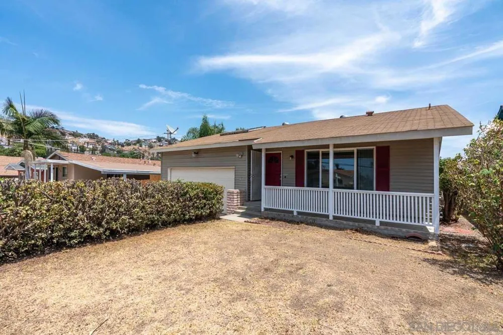 923 La Presa Spring Valley, CA 91977