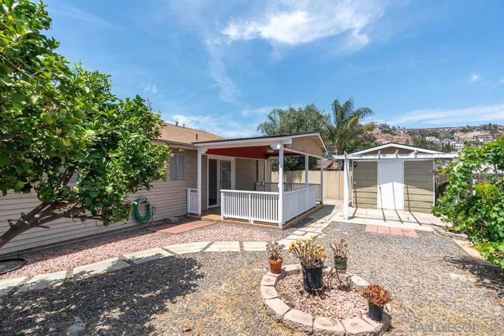 923 La Presa Spring Valley, CA 91977