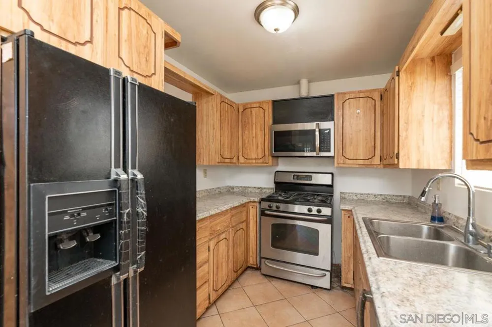 923 La Presa Spring Valley, CA 91977