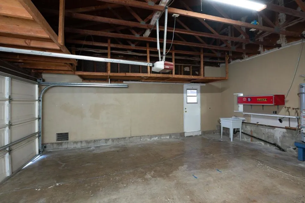 923 La Presa Spring Valley, CA 91977