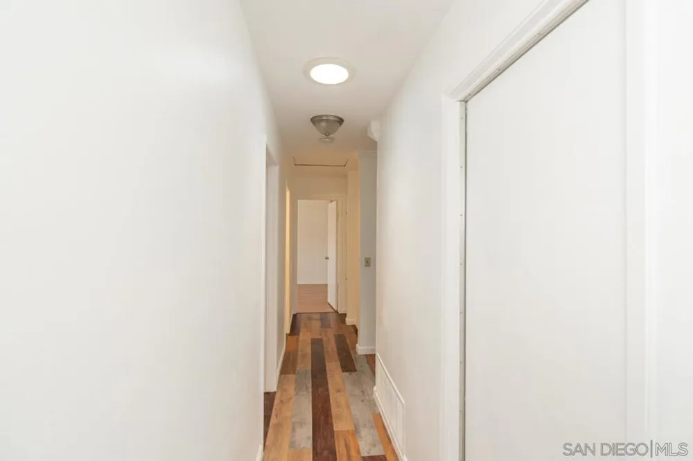 923 La Presa Spring Valley, CA 91977