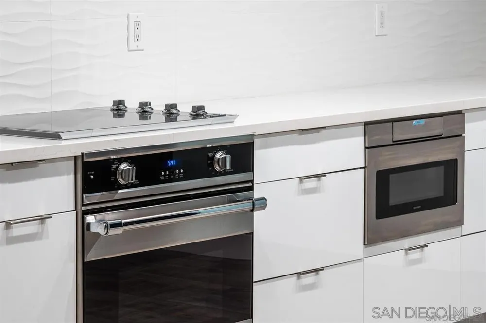 1060 America Way Del Mar, CA 92014