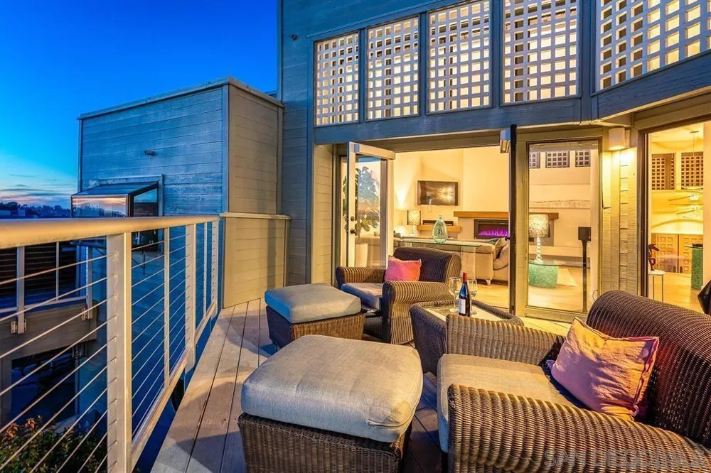 1060 America Way Del Mar, CA 92014