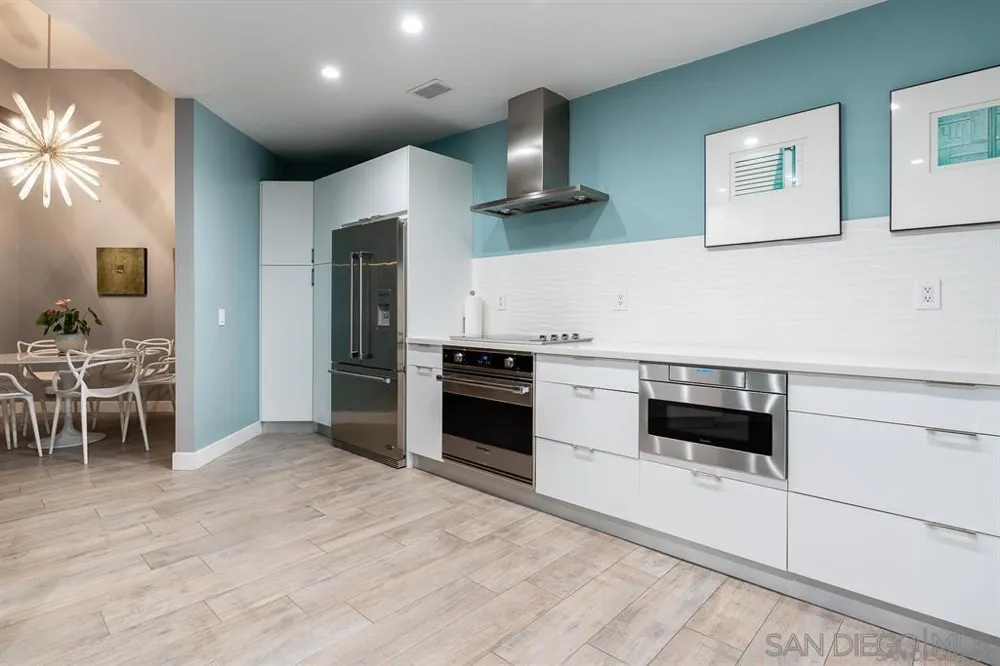 1060 America Way Del Mar, CA 92014