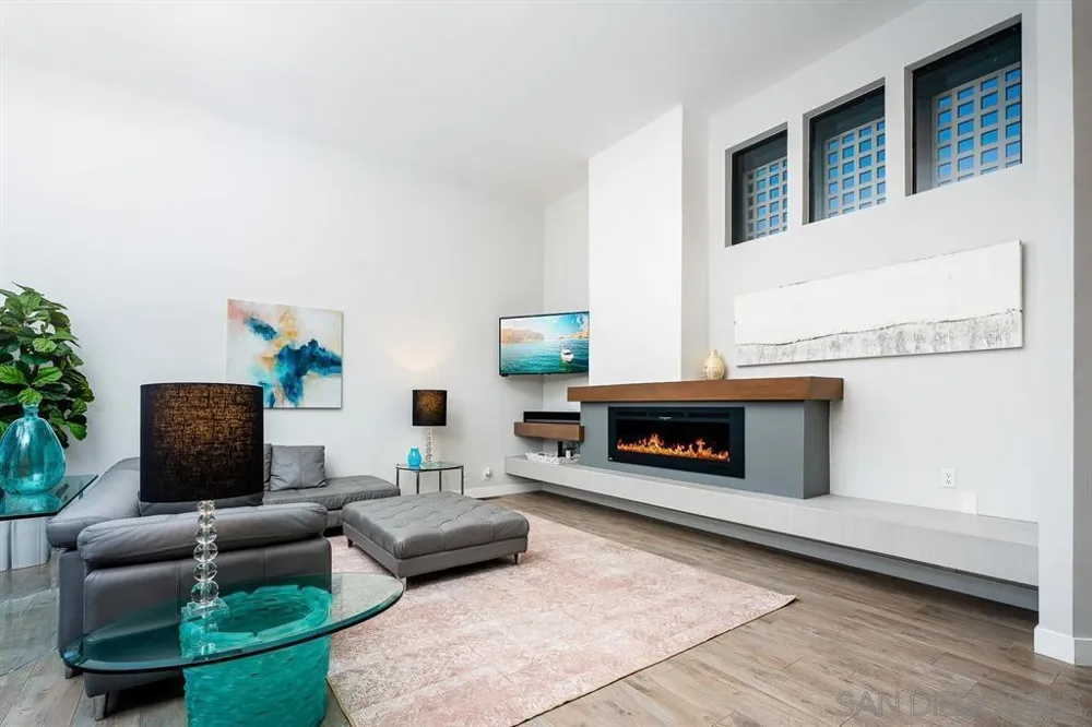 1060 America Way Del Mar, CA 92014