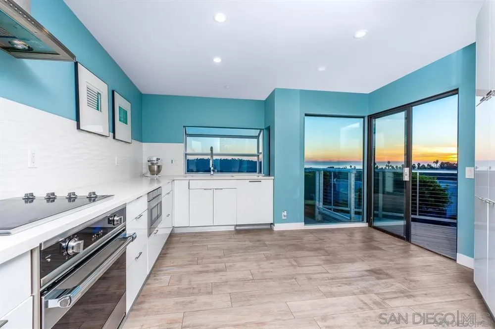 1060 America Way Del Mar, CA 92014