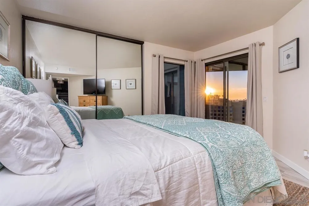 1060 America Way Del Mar, CA 92014
